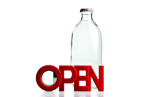 Otwieracz do butelek z magnesem Open Czerwony QL10239-RD (2)