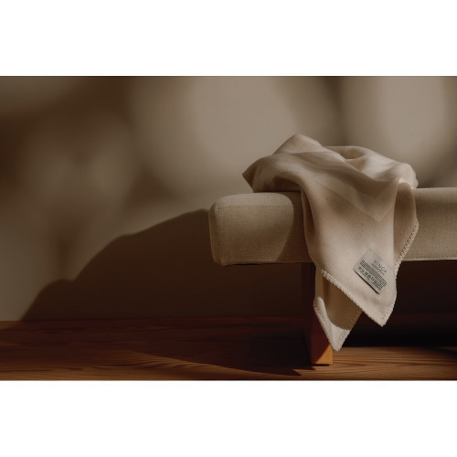 Koc VINGA Monogram Biały VG640-02 (6)