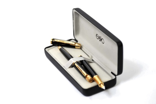 Zestaw (pióro wieczne i długopis) EXO Aries, czarny lakier, wykończenia złote, etui premium czarny EXP1030.03GTSETBPFP-CZ (1)