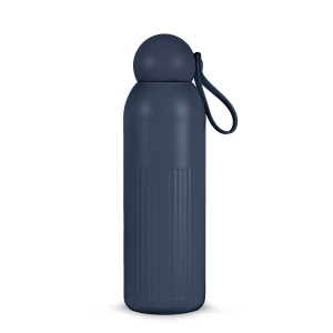Stalowa butelka Sagaform Tekla (z recyklingu) 500 ml Ciemnoniebieski