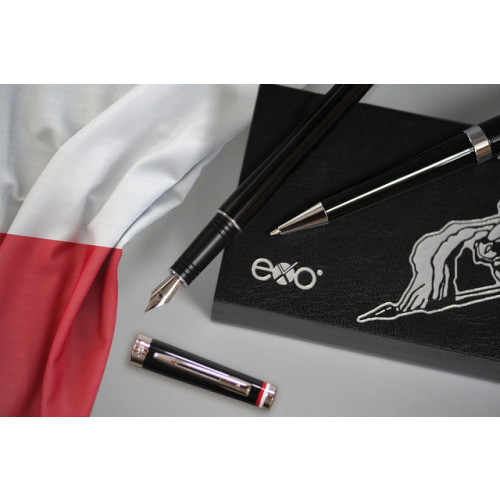 Pióro wieczne EXO Husaria Polska, czarny korpus, motyw flagi, wykończenia chromowane, etui Husaria Czarny EXP1020.HPCTFP-CZ (5)