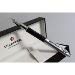 Pióro wieczne Sheaffer kolekcja 100, czarne/chrom, wykończenia chromowane, etui prezentowe