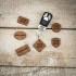 Drewniany brelok z metalowym łańcuszkiem drewniany BWD08591 (1) thumbnail
