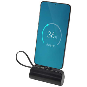 Alnair powerbank o pojemności 5000 mAh i mocy 10 W, wykonany z tworzyw sztucznych pochodzących z recyklingu, z wbudowaną podstawką i kablem 2 w 1 Czarny