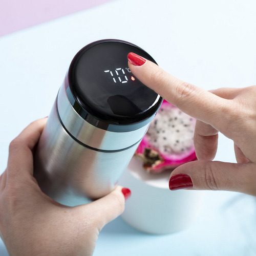 Termos 420 ml, posiada sitko zatrzymujące fusy oraz dotykowy cyfrowy wyświetlacz temperatury napojów Srebrny V0968-32 (1)