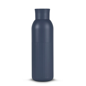 Sagaform Tekla Push stalowa butelka z zakrętką (z recyklingu) 500 ml Ciemnoniebieski