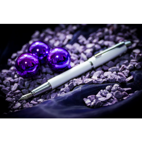 Pióro wieczne EXO Aries, biały lakier, wykończenia chromowane, etui premium Biały EXP1030.01CTFP-B (2)