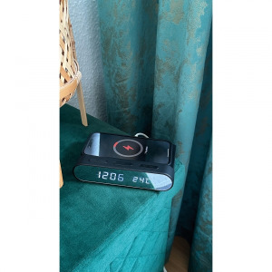 Budzik z bezprzewodową ładowarką ADELAIDE