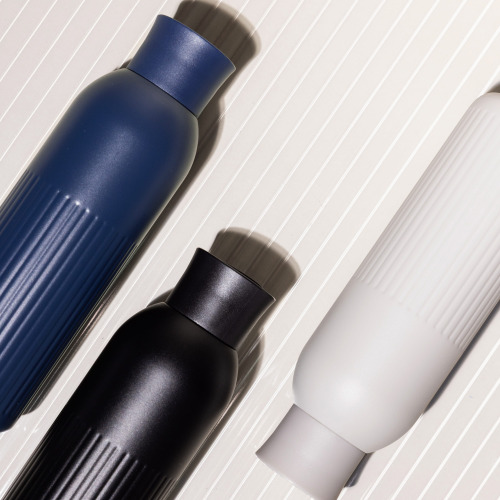 Sagaform Tekla Push stalowa butelka z zakrętką (z recyklingu) 500 ml Ciemnoniebieski LT52134-N0010 (3)
