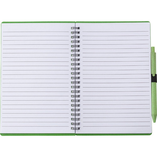 Notatnik ok. A5 ze słomy pszenicznej z długopisem zielony V0238-06 (1)