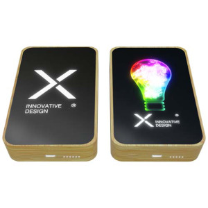 SCX.design P27 powerbank MagSafe o pojemności 10 000 mAh w bambusowej obudowie