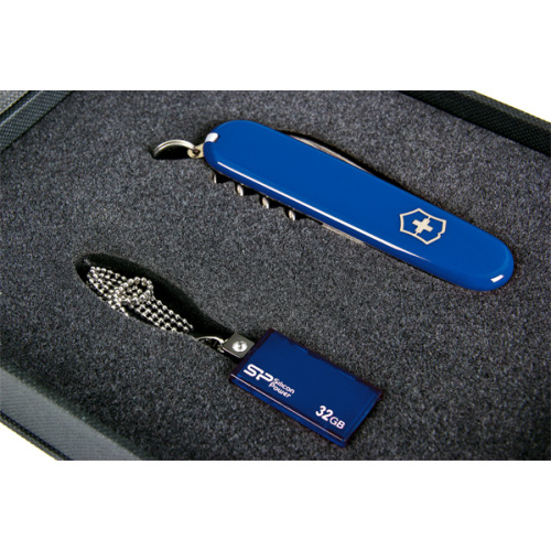 Set EG S20 - scyzoryk Victorinox + pendrive Silicon Power 8GB Niebieski EG S2004 (2)