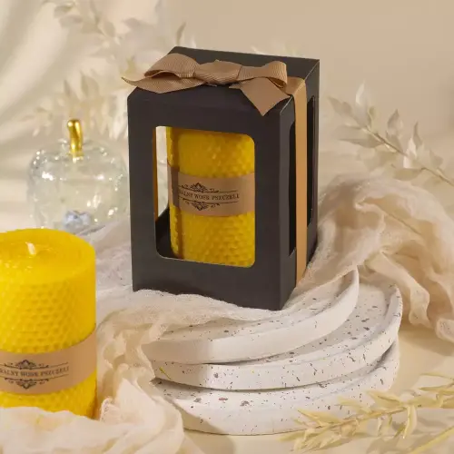 Świeca z węzy pszczelej w ozdobnym opakowaniu Wielokolorowy PLS127P 