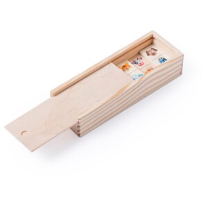 Gra domino w drewnianym pudełku drewno