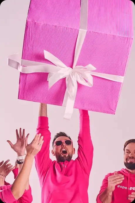 Zespół OpenGift i duży prezent OpenGift.pl