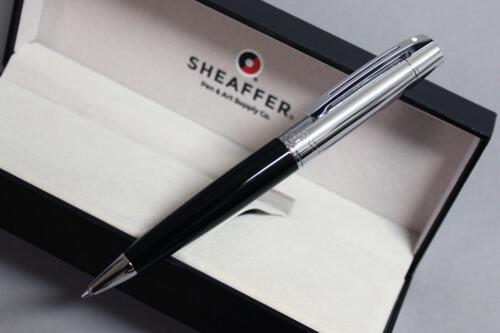 Długopis Sheaffer kolekcja 300, czarny/chrom, wykończenia chromowane, etui prezentowe czarny EXP9314BP-CZ (1)