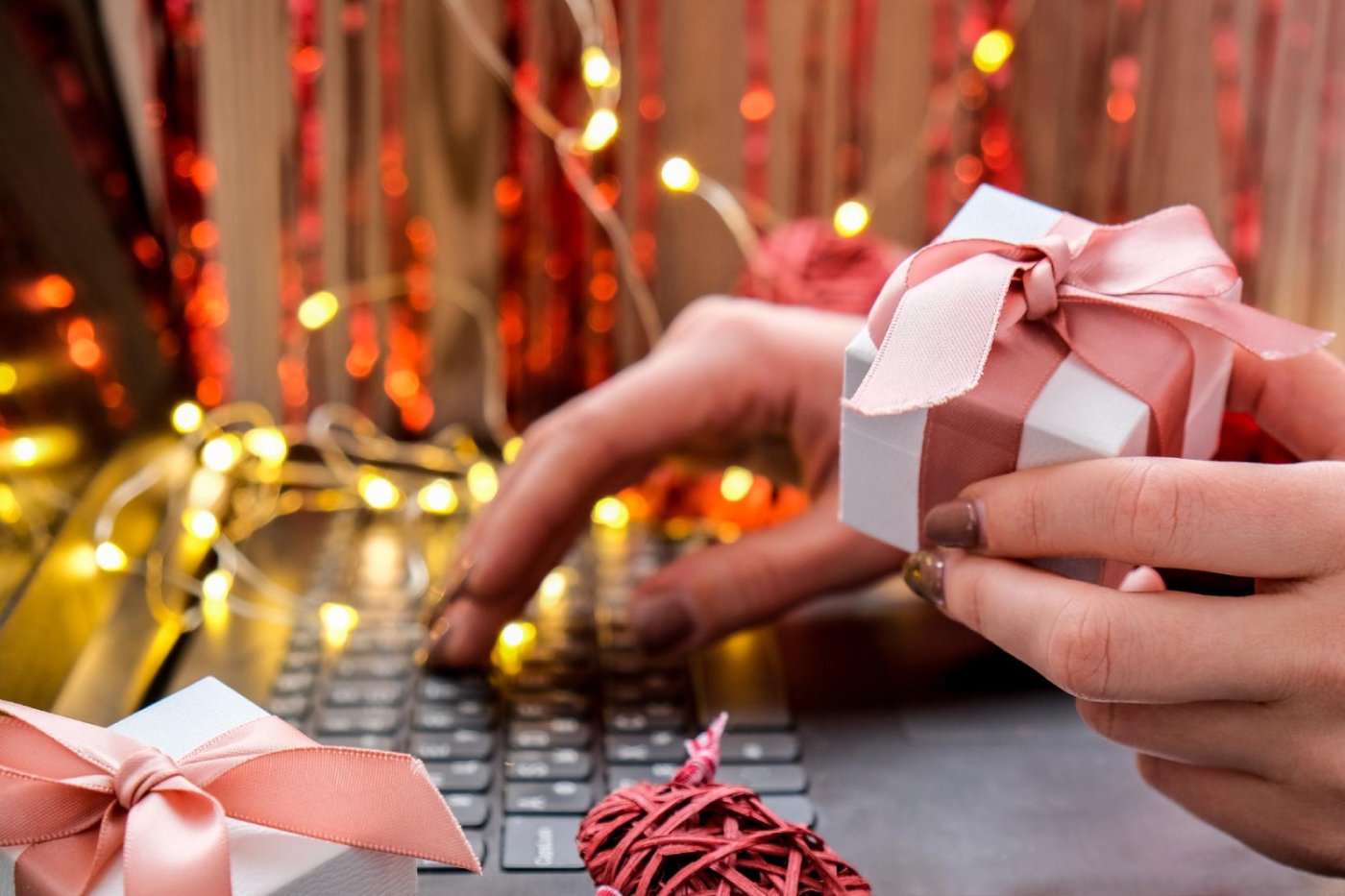 Jak rozliczyć prezenty świąteczne dla klientów i kontrahentów?