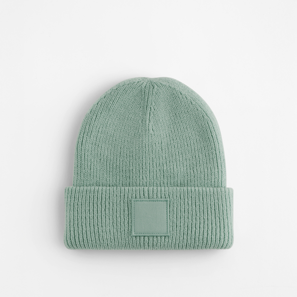 Dziecięca czapka z szerokim wywinięciem i naszywką Dusty Green CB336B-876528 (1)