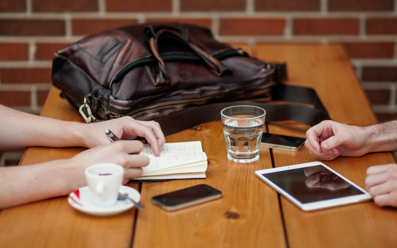 Tampodruk, druk cyfrowy UV, tłoczenie – jak znakować gadżety reklamowe?