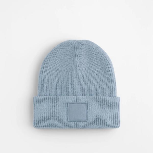 Dziecięca czapka z szerokim wywinięciem i naszywką Dusty Blue CB336B-1398407 (1)