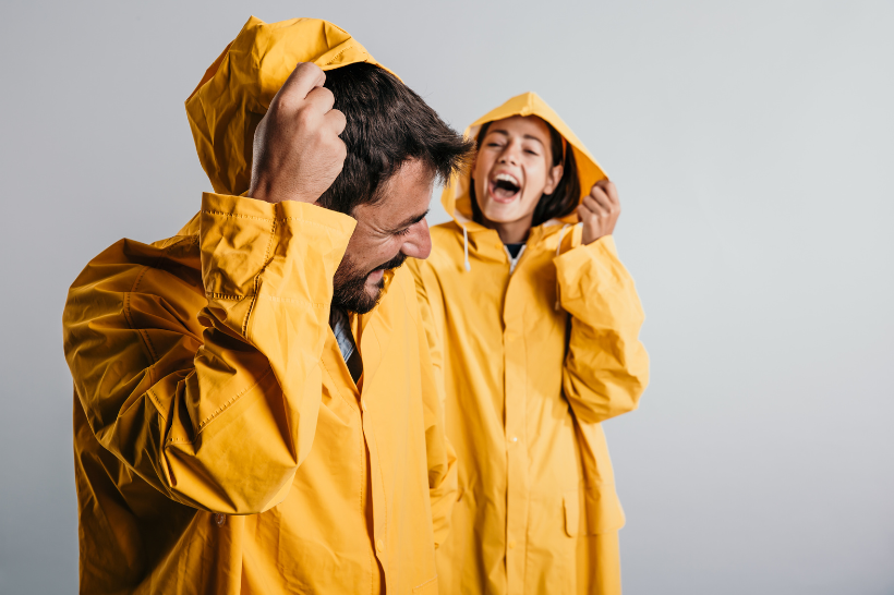 Płaszcz przeciwdeszczowy z logo  - przestrzeń reklamowa, którą możesz w wykorzystać do promocji swojej marki