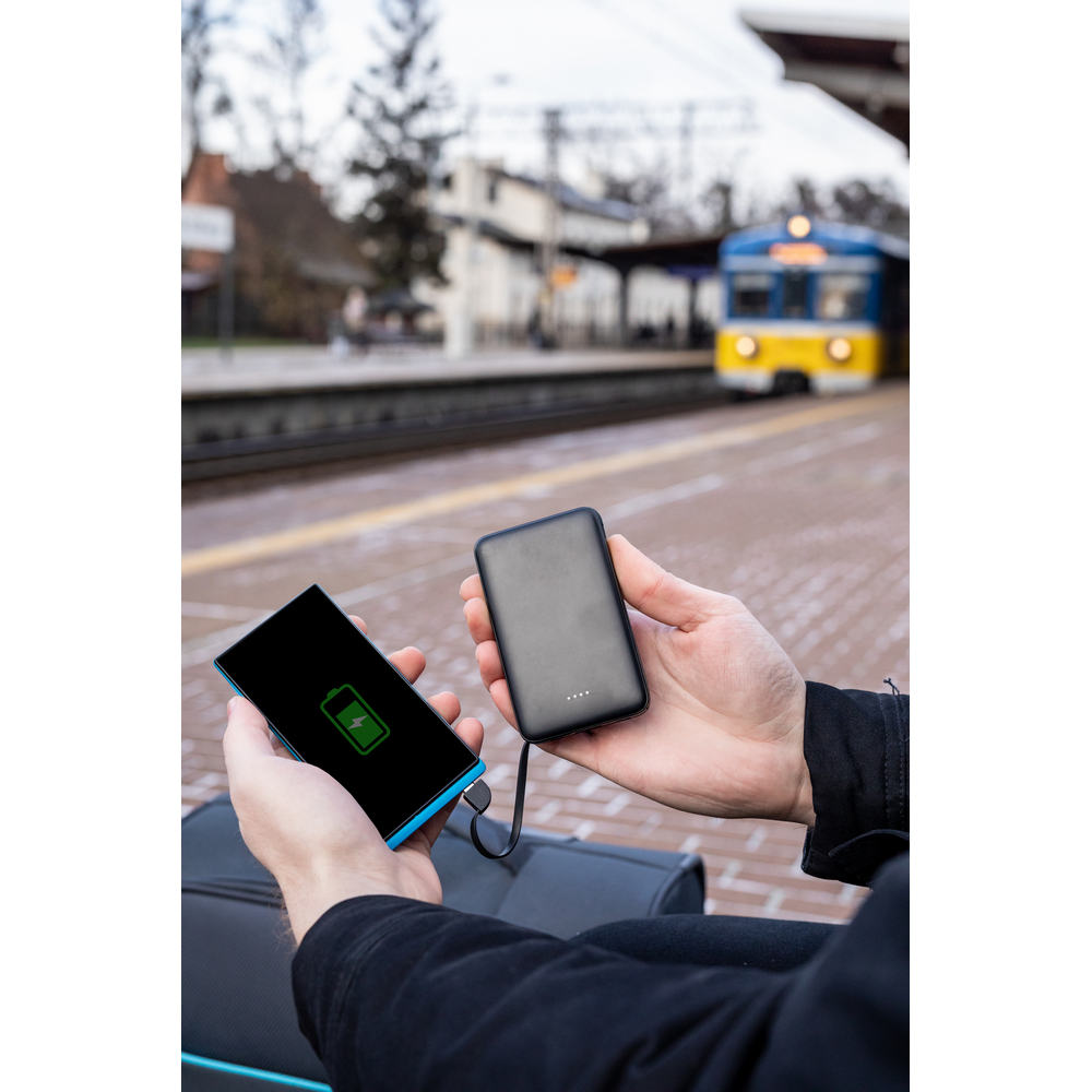 Power bank 5000 mAh ze zintegrowanymi kablami, adapter w komplecie | Presley Czarny V0905-03 (14)