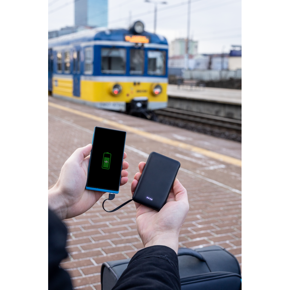 Power bank 5000 mAh ze zintegrowanymi kablami, adapter w komplecie | Presley Czarny V0905-03 (1)