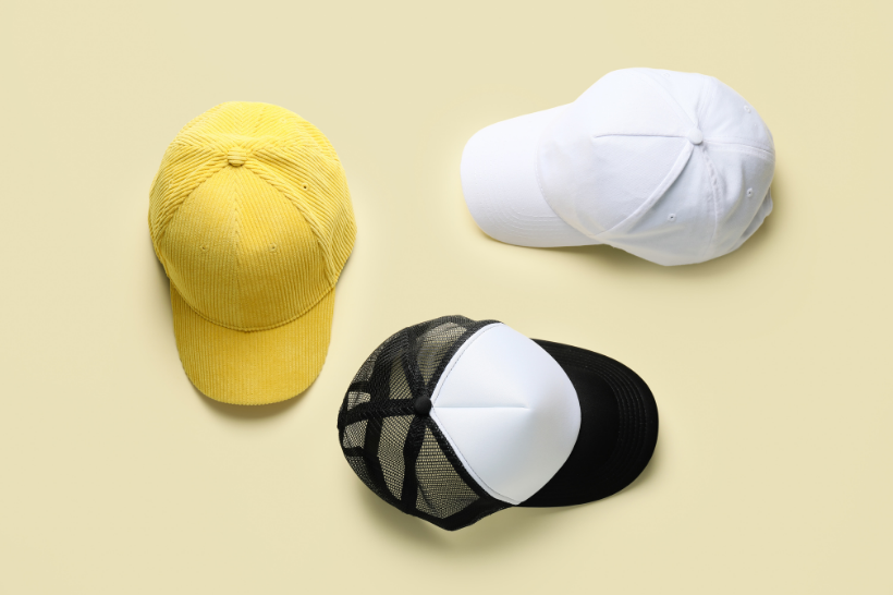 Czapki reklamowe z nadrukiem - jakie znakowanie wybrać?