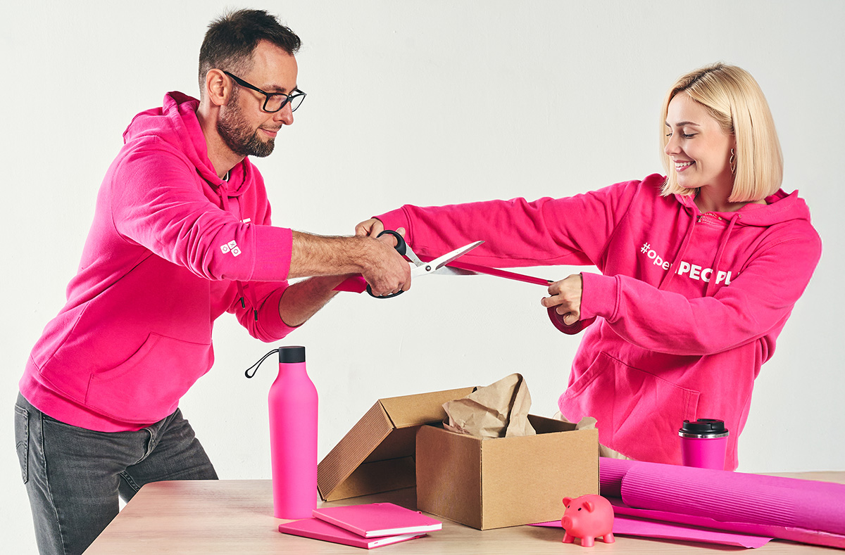 Giftboxy dla firm - pudełka pełne emocji. Dlaczego biznesowe zestawy upominkowe budują relacje?