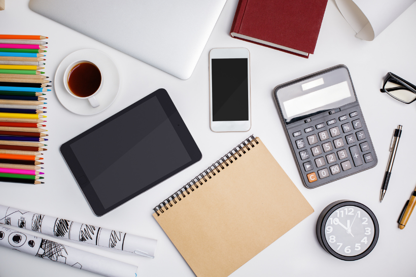 Lista niezbędnych gadżetów do pracy, których nie może zabraknąć w biurze