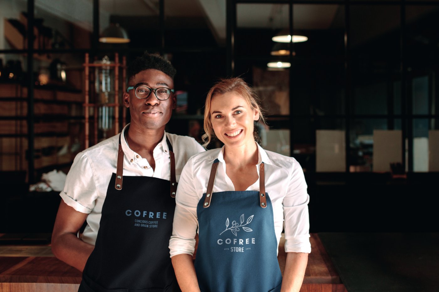 Gdzie kupić fartuch kuchenny z własnym logo? Wybór kroju i znakowania